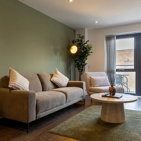 דירה Modern - Free Parking - Sleeps 7