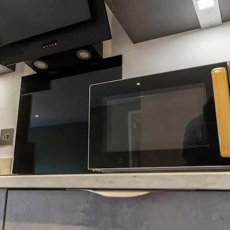 Modern - Free Parking - Sleeps 7