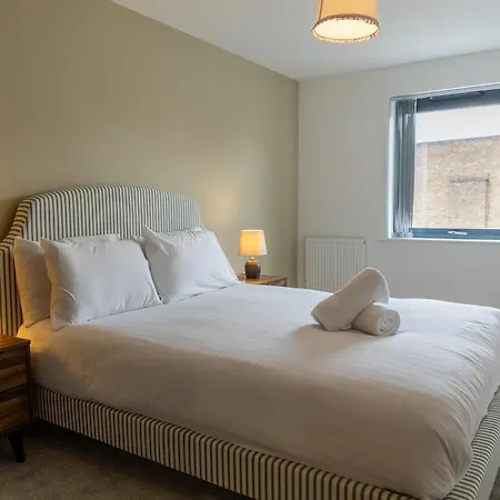 דירה Modern - Free Parking - Sleeps 7 *