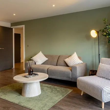 Modern - Free Parking - Sleeps 7 דירה *