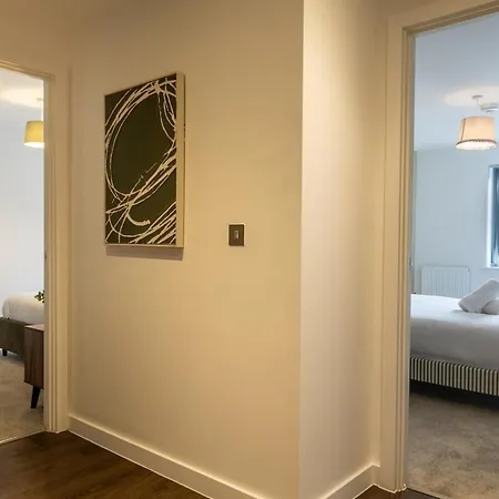 Modern - Free Parking - Sleeps 7 * יורק