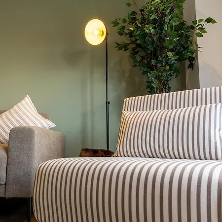 דירה Modern - Free Parking - Sleeps 7 יורק