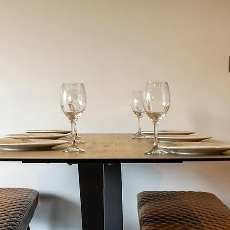 דירה Modern - Free Parking - Sleeps 7 יורק