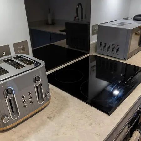 דירה Modern - Free Parking - Sleeps 7
